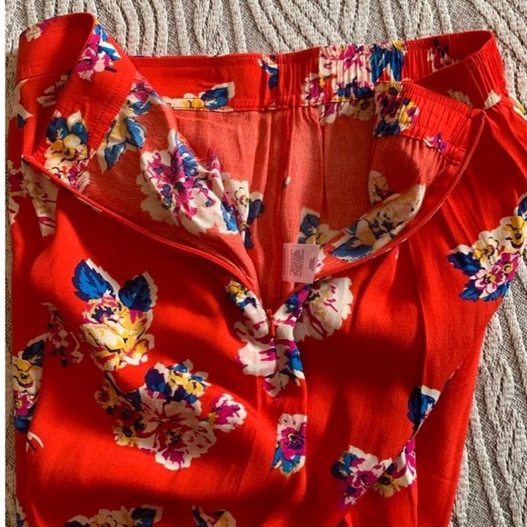 Multicolor Floral Cropped Ankle Pants Size Medium - Picture 9 of 10